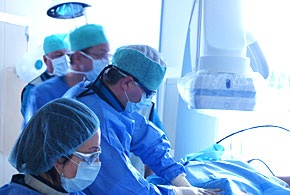 Врачи Центра  успешно  провели трансфеморальную катетерную имплантацию аортального клапана